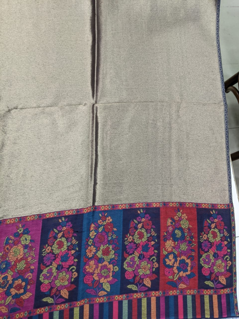 Moonlight Kani Shawl double-sided in beige and maroon Moonlight Kani Shawl double-sided in beige and maroon